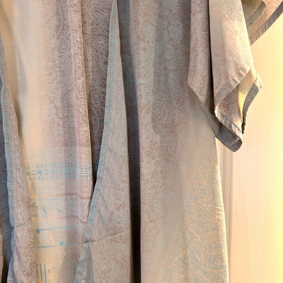 Beautiful green and blue patterned cover! - Picture 3 of 9